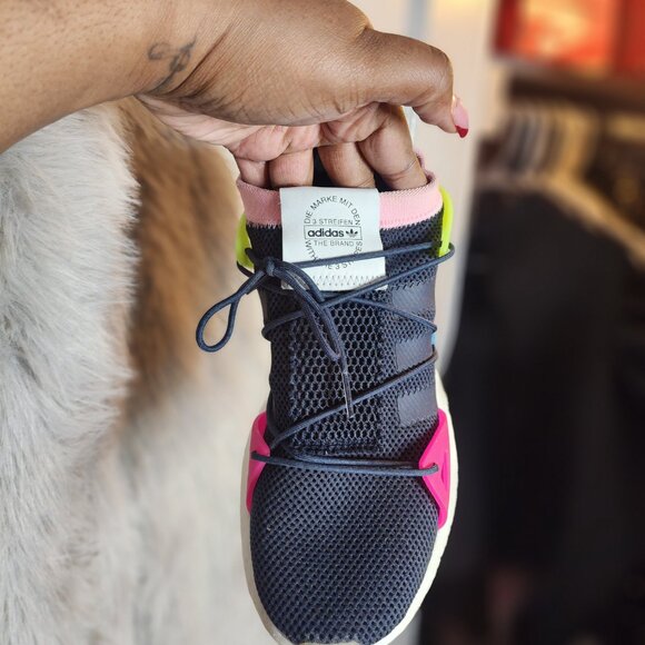 Adidas - Picture 2 of 3